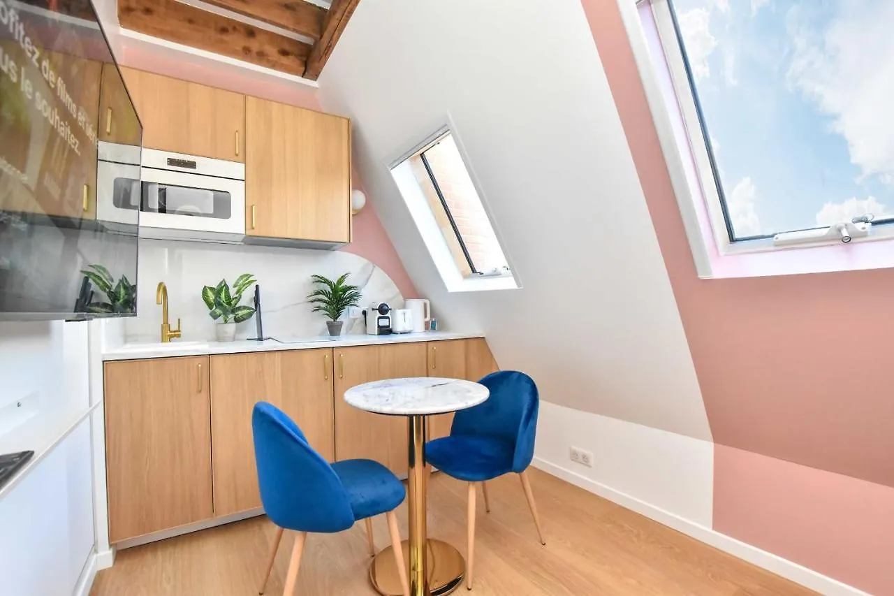 Newly Renovated Studio Under The Parisian Roofs - Arc De Triomphe Apartment France