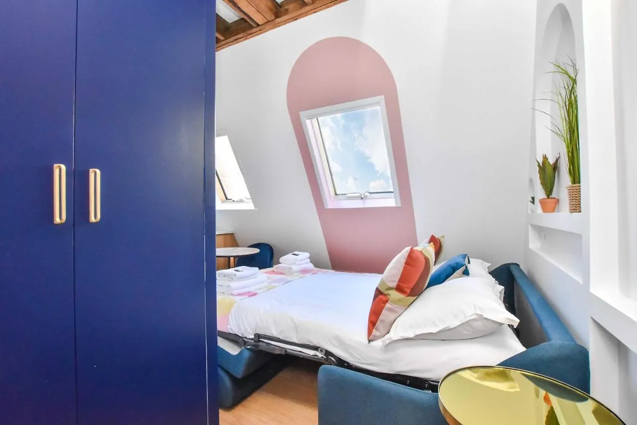 Newly Renovated Studio Under The Parisian Roofs - Arc De Triomphe Apartment Paris