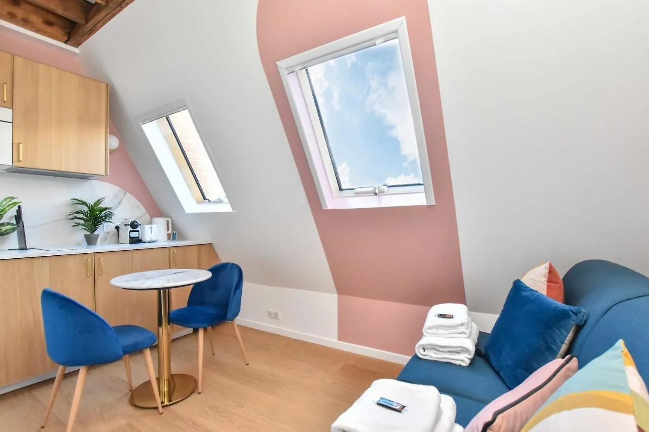 Newly Renovated Studio Under The Parisian Roofs - Arc De Triomphe Apartment France