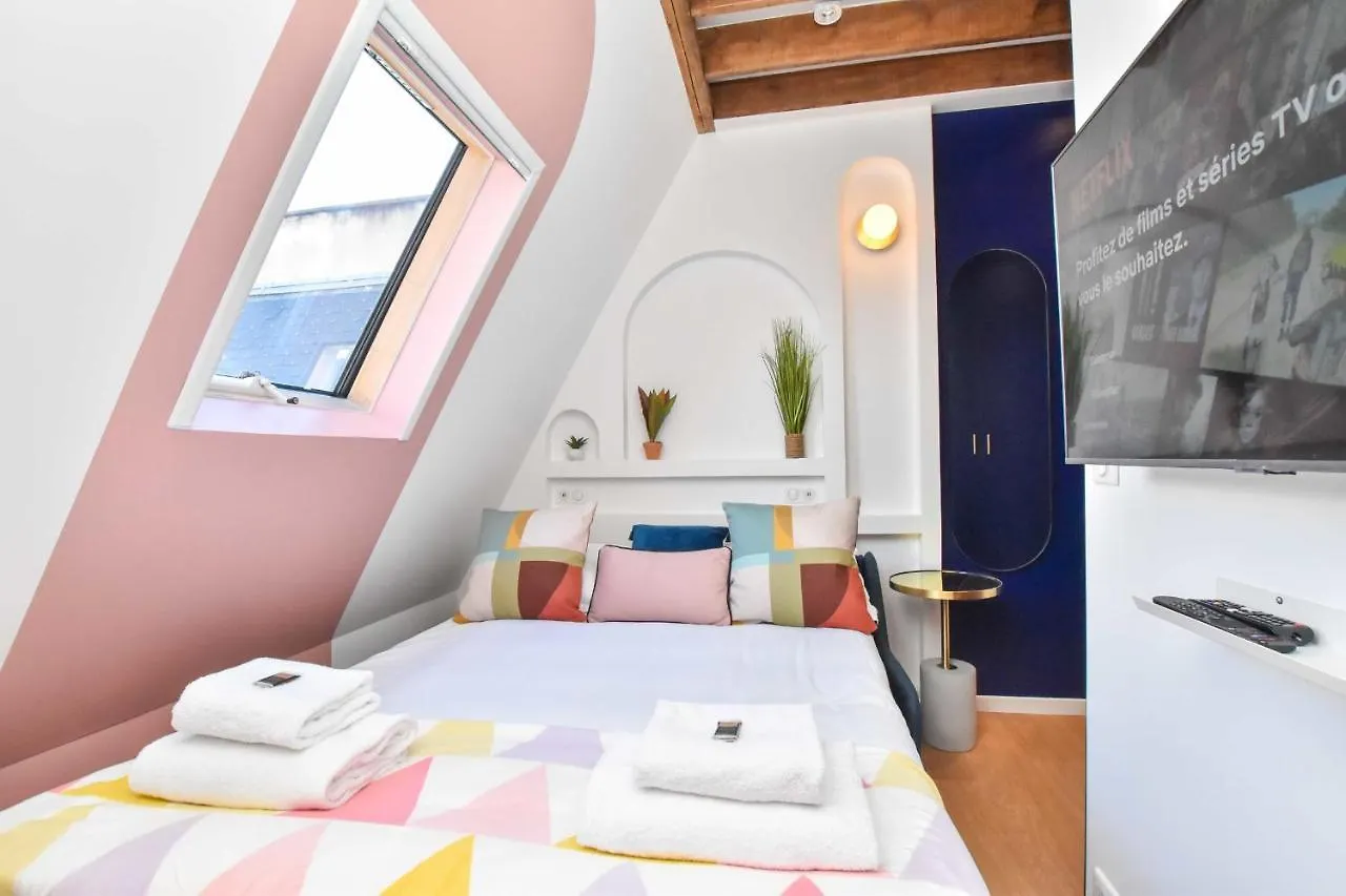Newly Renovated Studio Under The Parisian Roofs - Arc De Triomphe Apartment  Paris