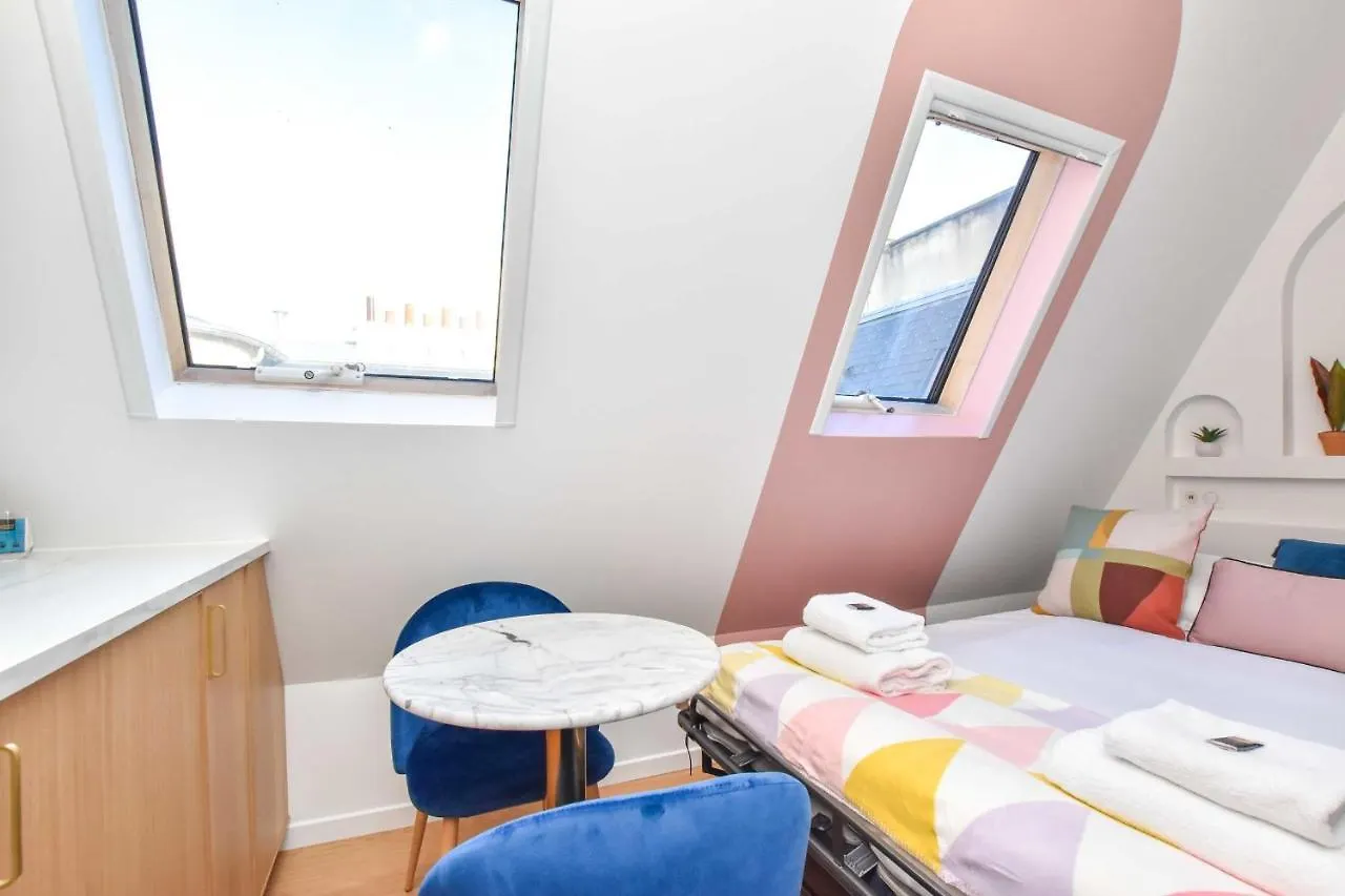 Newly Renovated Studio Under The Parisian Roofs - Arc De Triomphe Apartment