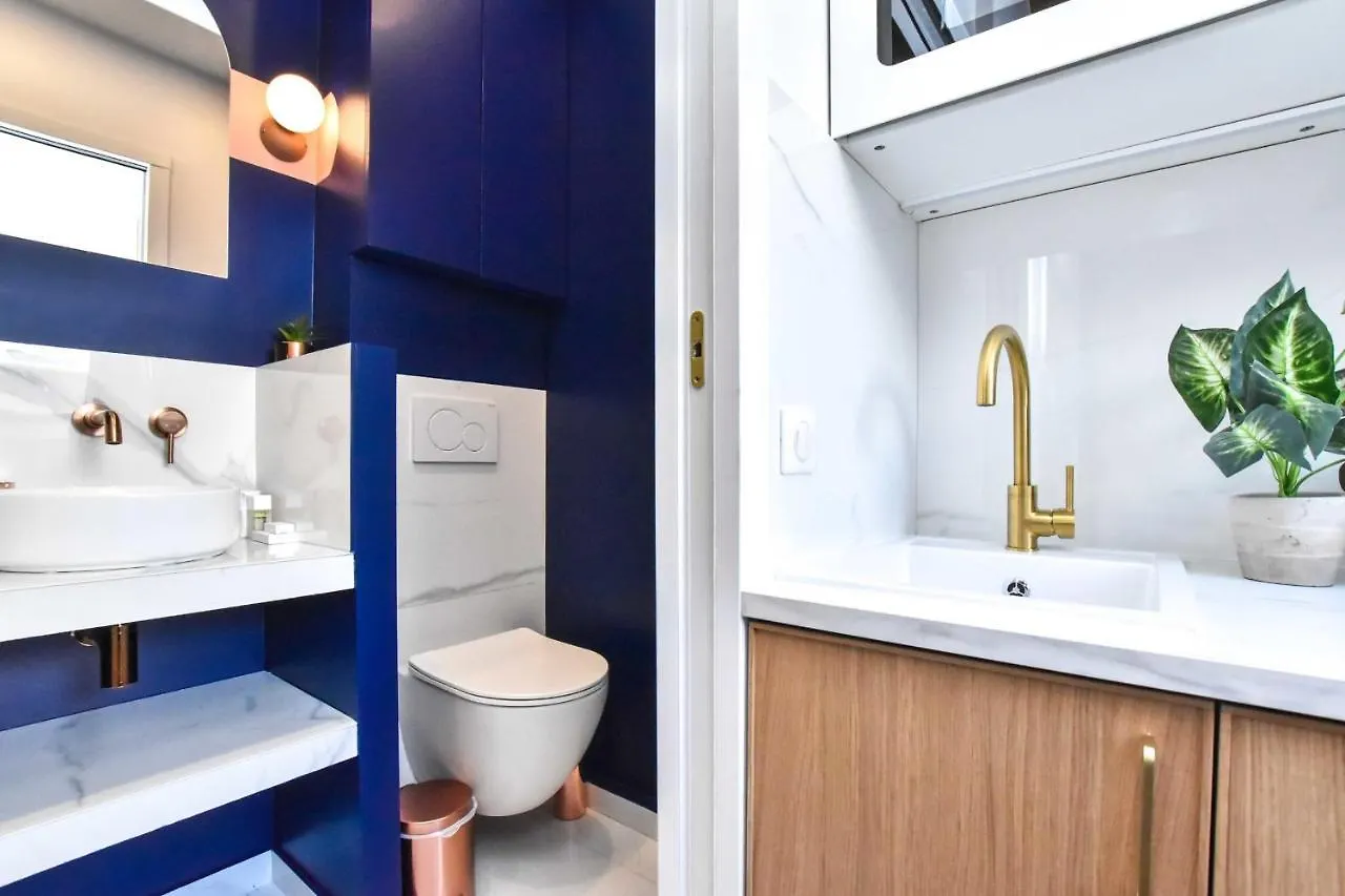 Newly Renovated Studio Under The Parisian Roofs - Arc De Triomphe Apartment 0*, Paris France