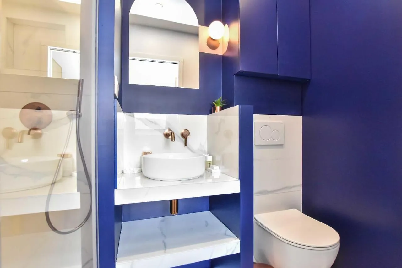 Newly Renovated Studio Under The Parisian Roofs - Arc De Triomphe Apartment